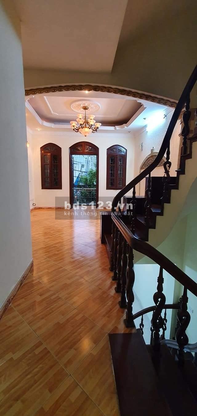 Bán gấp nhà Hoàng Đạo Thành, TX lô góc, ô tô tránh, vỉa hè KD 72m, mt 16m, nhỉnh 7 tỷ