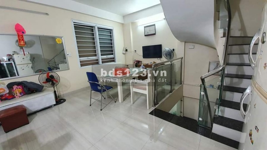 CẢM HỘI NHÀ ĐẸP Ở NGAY NỘI THẤT XỊN XÒ TẶNG 100% NGÕ XE BA GÁC NHỈNH 4 TỶ