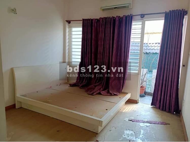 Thanh lí nhanh căn nhà sát mặt tiền đường Nguyễn Tất Thành Quận 4.