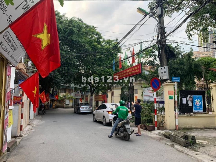 Bán gấp nhà Hoàng Đạo Thành, TX lô góc, ô tô tránh, vỉa hè KD 72m, mt 16m, nhỉnh 7 tỷ