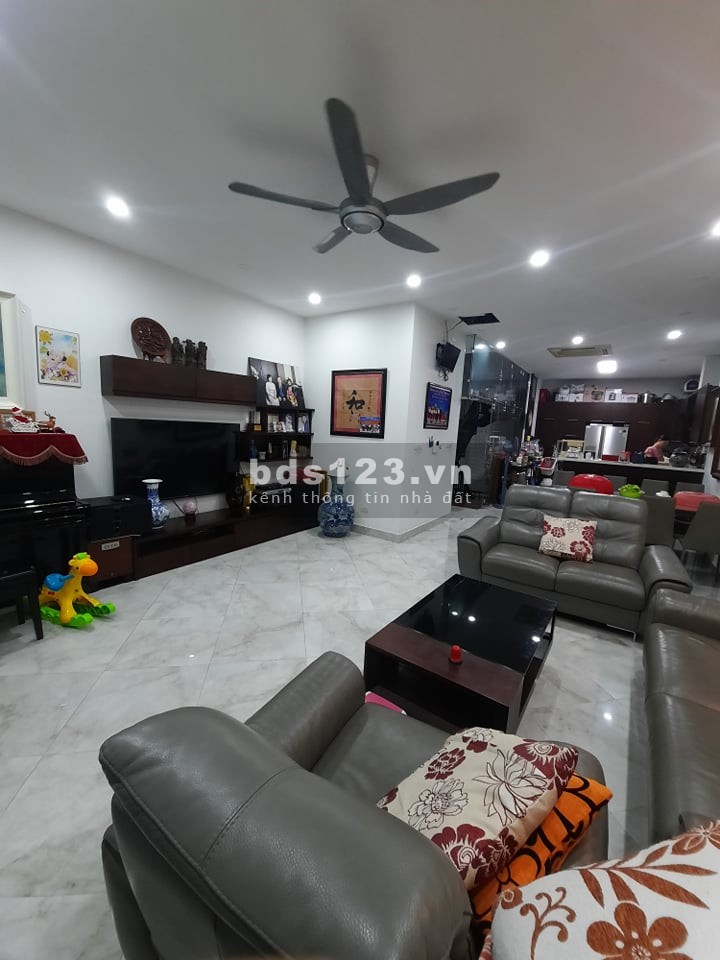Nhà Hoàng Mai, Ô Tô Đỗ Cửa, Ở Ngay, 52m2, 5 Tầng, Giá 4,4 Tỷ.