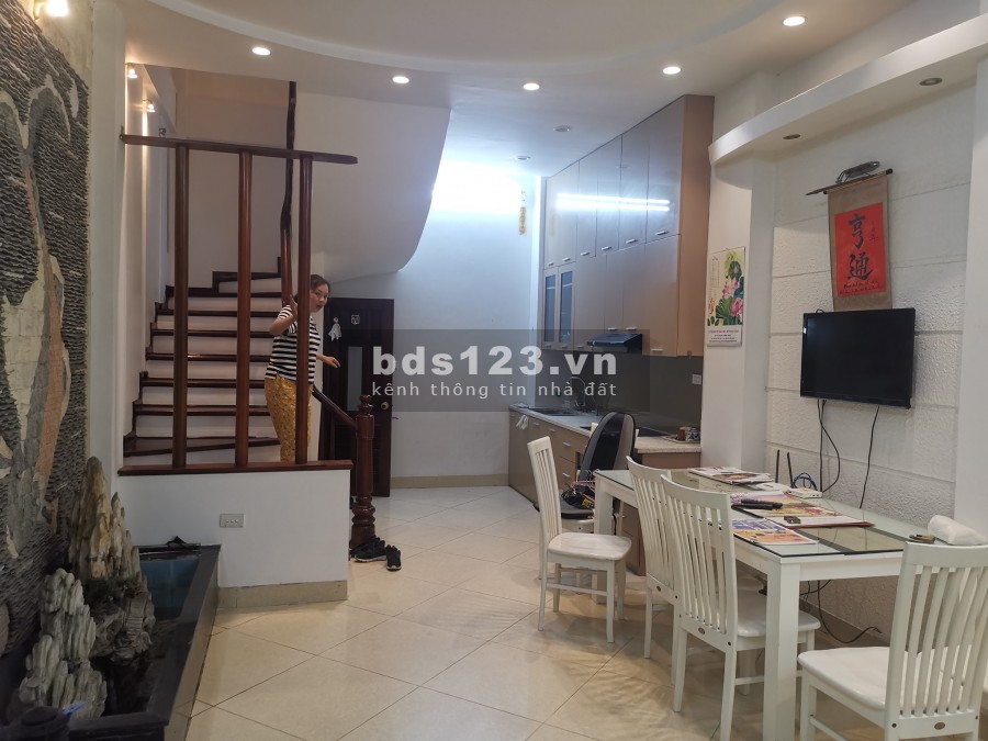 Bán nhà Hoàng Cầu, KD, ô tô đỗ cửa, 45m2 6 tầng 7.8 tỷ