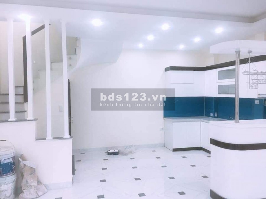 Nhà 5T Mới cứng lạc Long Quân, 34m2, MT 5.5m, Lô góc, Thoáng mát, Giá 3.6 Tỷ