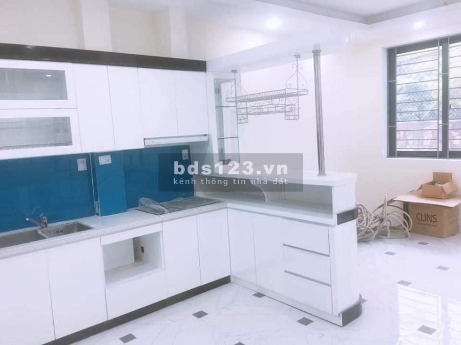 Nhà 5T Mới cứng lạc Long Quân, 34m2, MT 5.5m, Lô góc, Thoáng mát, Giá 3.6 Tỷ