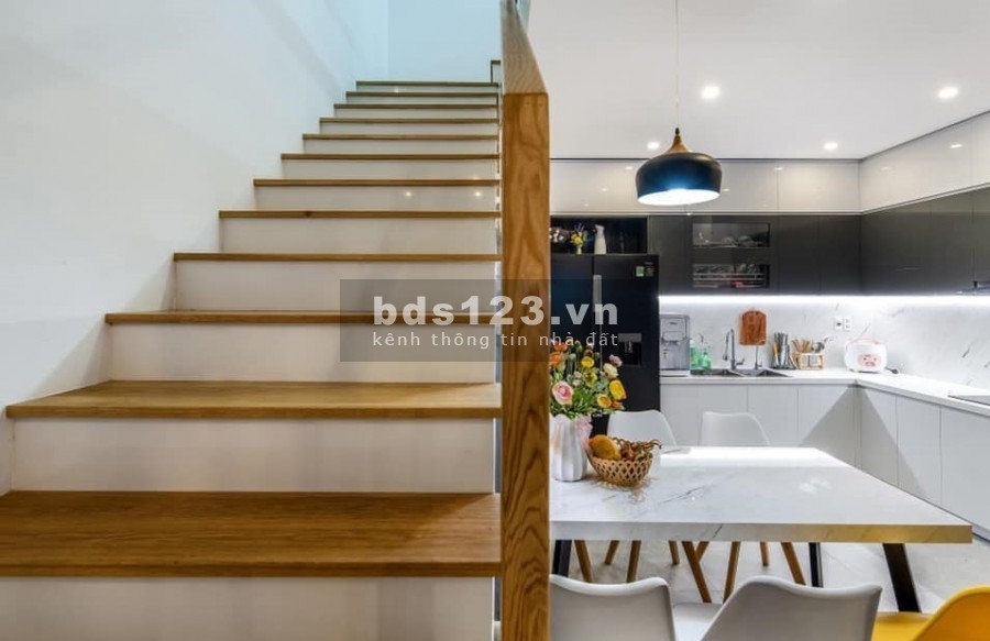 Bán nhà 370 Nguyễn Văn Cừ Long Biên 43m2*5T, Ô tô, Nhà đẹp Ngõ thông KD Nở hậu MT Rộng