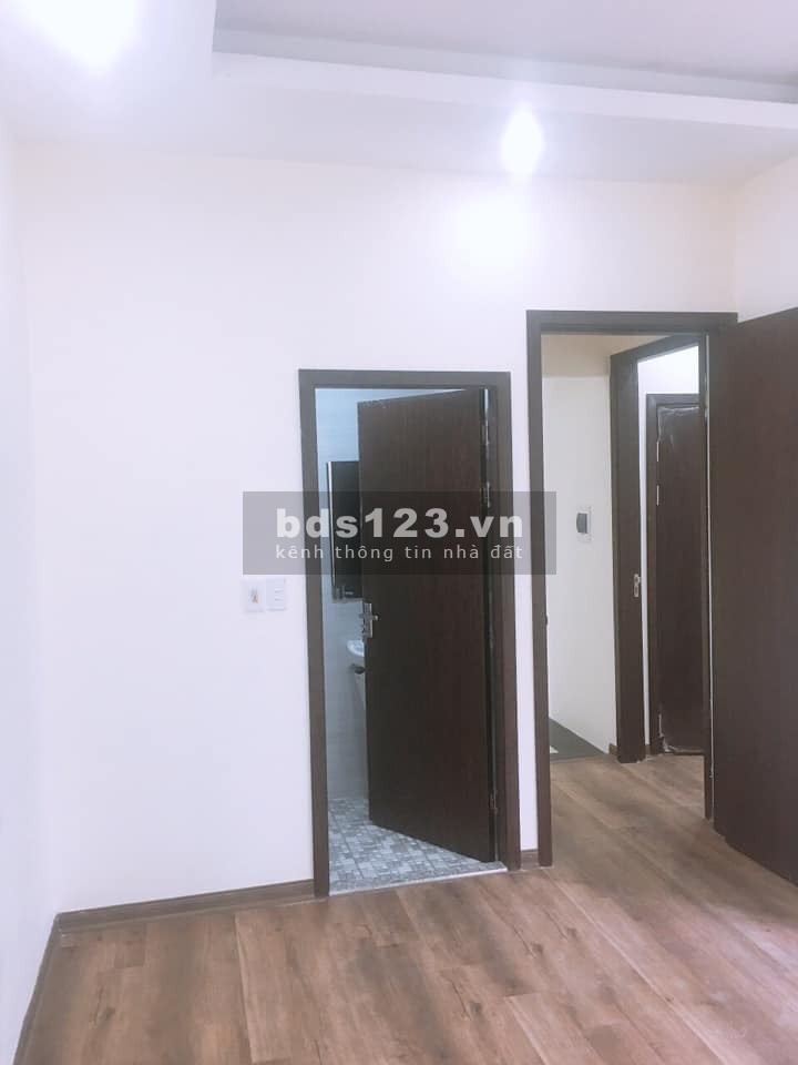 Nhà 5T Mới cứng lạc Long Quân, 34m2, MT 5.5m, Lô góc, Thoáng mát, Giá 3.6 Tỷ