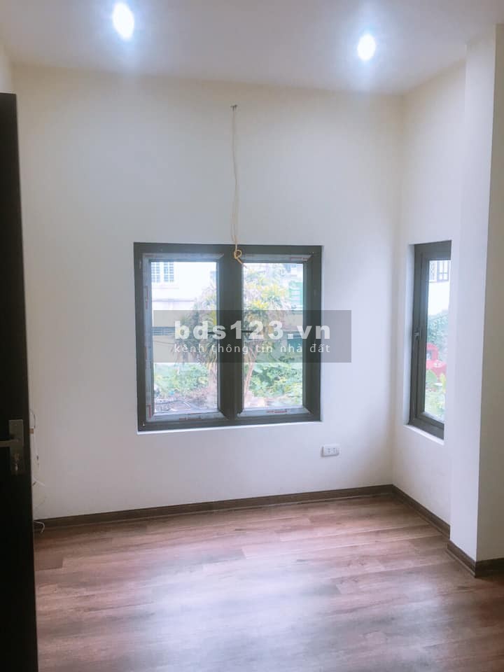 Nhà 5T Mới cứng lạc Long Quân, 34m2, MT 5.5m, Lô góc, Thoáng mát, Giá 3.6 Tỷ