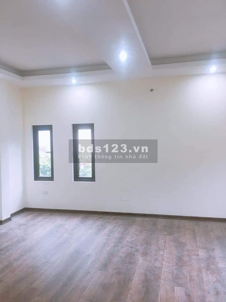 Nhà 5T Mới cứng lạc Long Quân, 34m2, MT 5.5m, Lô góc, Thoáng mát, Giá 3.6 Tỷ