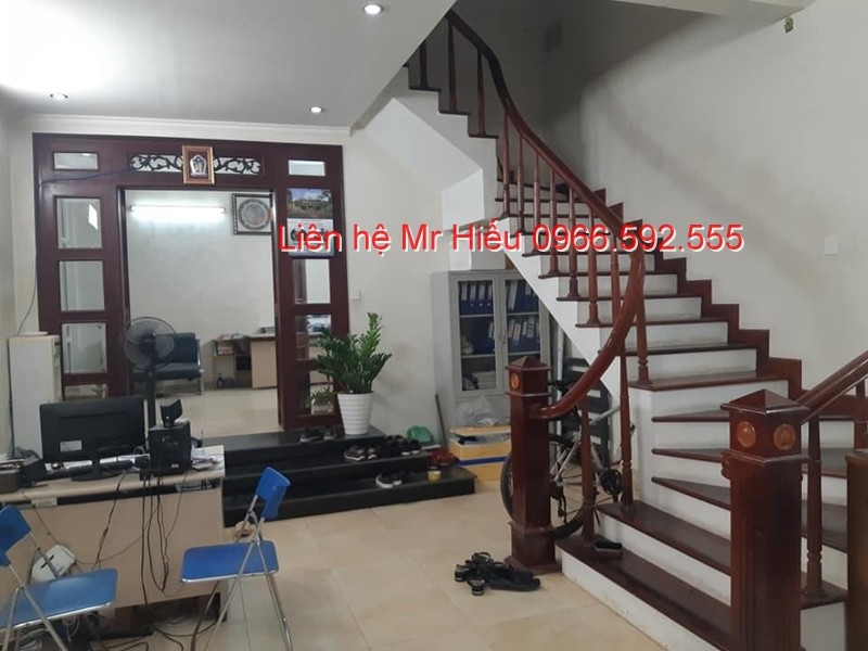 Cần Bán Nhà Giáp Nhất ngõ ô tô, Kinh Doanh, Sân Chơi Trước Nhà 5 tầng Dt 68m2 chỉ 7,6 Tỷ