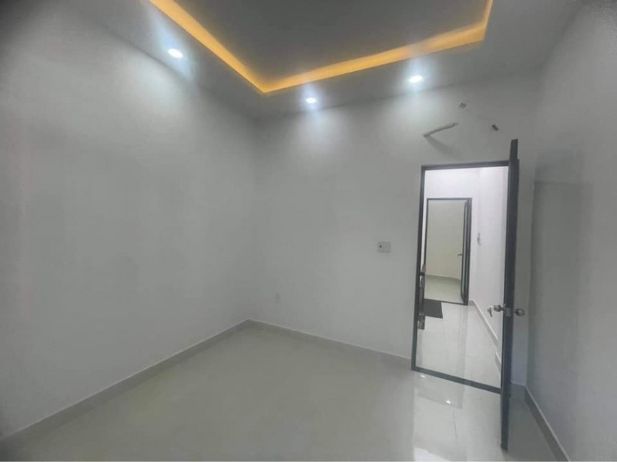 Bán nhà hẻm rộng Lạc Long Quân, Q.Tân Bình, 40m2 chỉ 3 tỷ 5