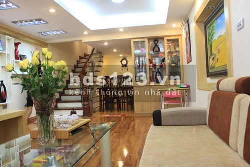 BÁN NHÀ Xuân La, Tây Hồ 50m2 x 5 Tầng Giá 5,4 Tỷ Ô tô qua nhà