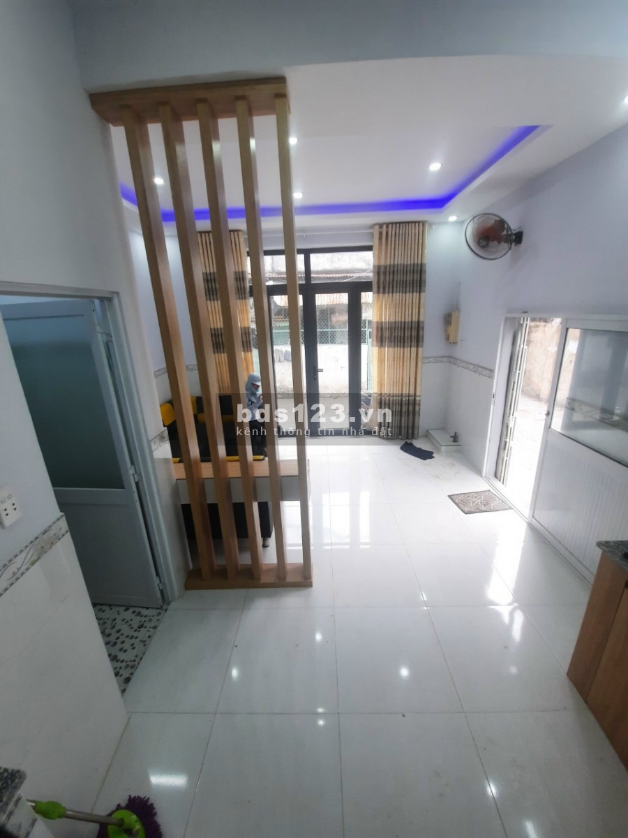 Bán gấp nhà căn góc DT 4,4m x 6m hẽm trc nhà và bên hông 4m nhà mới đẹp 1 lầu 2pn Lê Đức Thọ f16