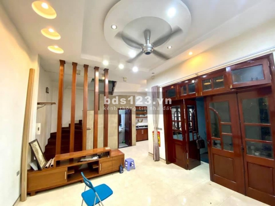 Nhà Long Biên gần cầu Lô Góc oto đỗ cửa -50m2 MT: 5m Nhỉnh 3 tỷ (miễn phí môi giới)
