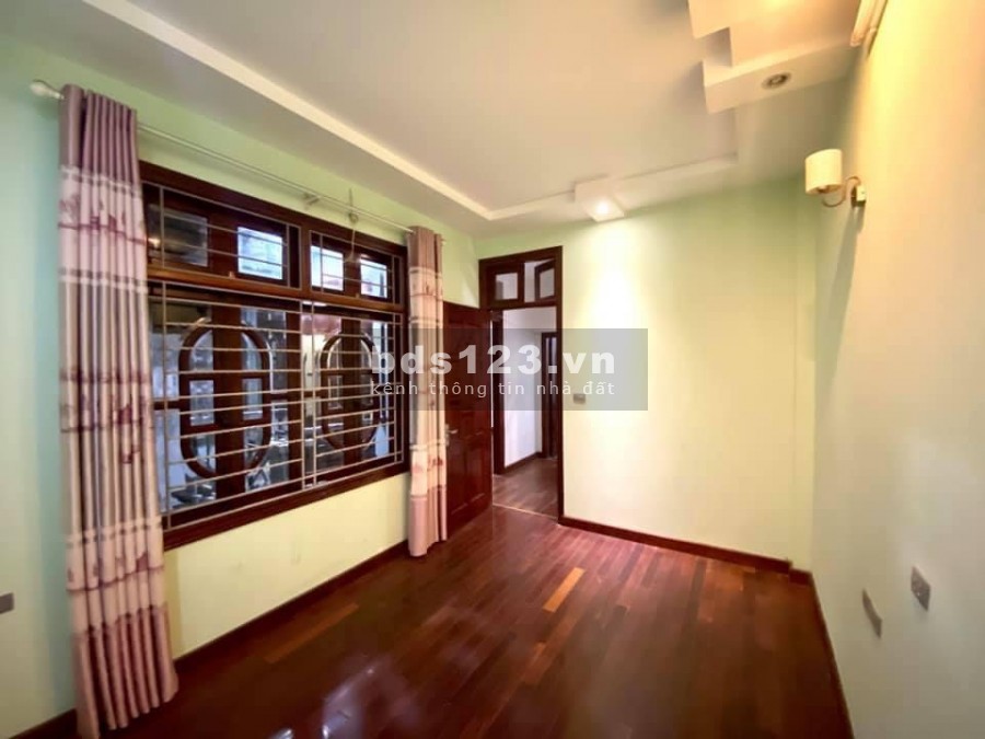 Nhà Long Biên gần cầu Lô Góc oto đỗ cửa -50m2 MT: 5m Nhỉnh 3 tỷ (miễn phí môi giới)