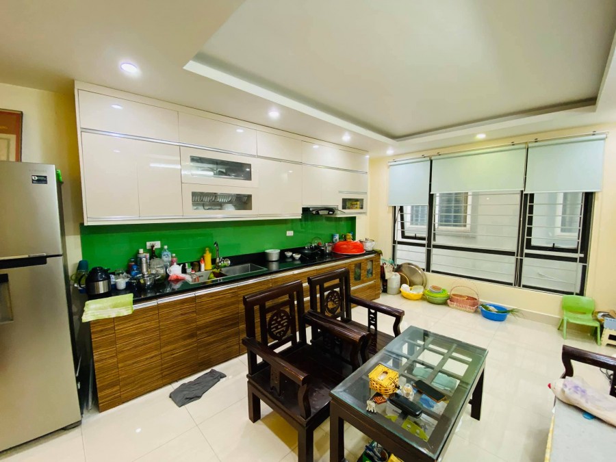 Hiếm Có Khó Tìm, Lạc Long Quân 50M2 x 6 tầng x MT: 4m. Chỉ nhỉnh 5 tỷ. LH: 0964657169.