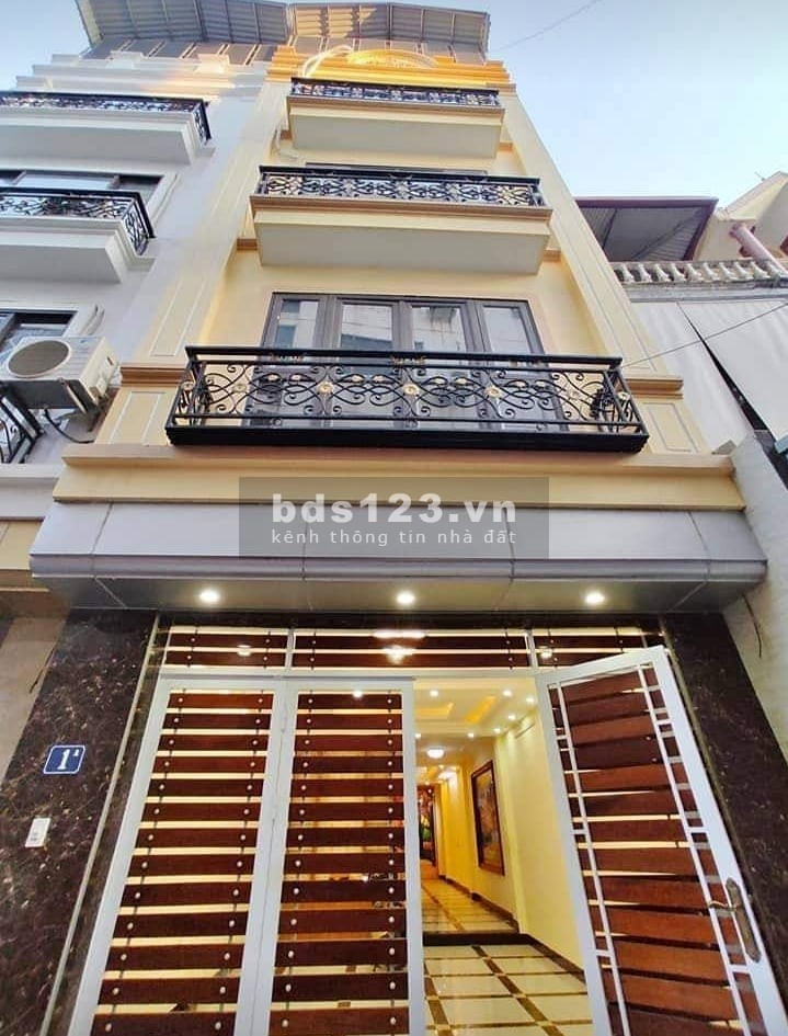 Bán nhà 47m2. 5T. Giá 6 tỷ Lạc Long Quân