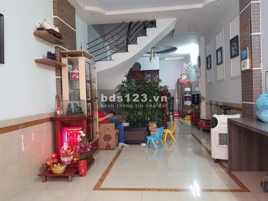 Bán Nhà 3 Tầng 3m x 11m(DT 33m2) Trần Hưng Đạo Quận 5 Giá bèo 5.8Tỷ.