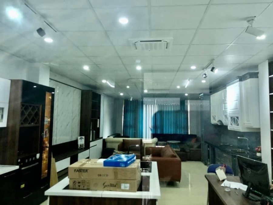 Mặt phố Phạm văn Đồng 8 tầng thang máy 200m2 45 tỷ