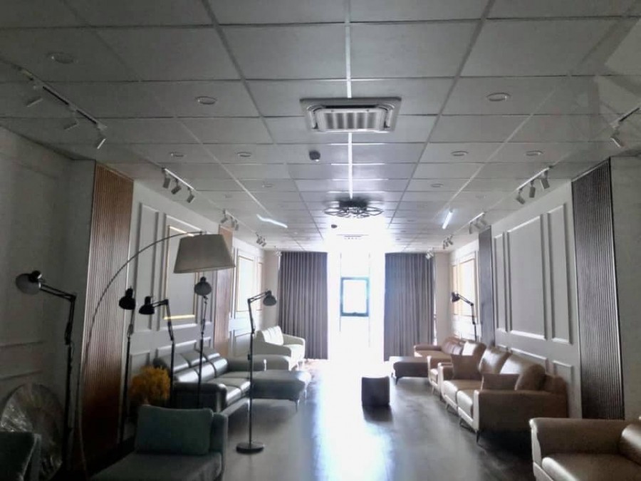 Mặt phố Phạm văn Đồng 8 tầng thang máy 200m2 45 tỷ