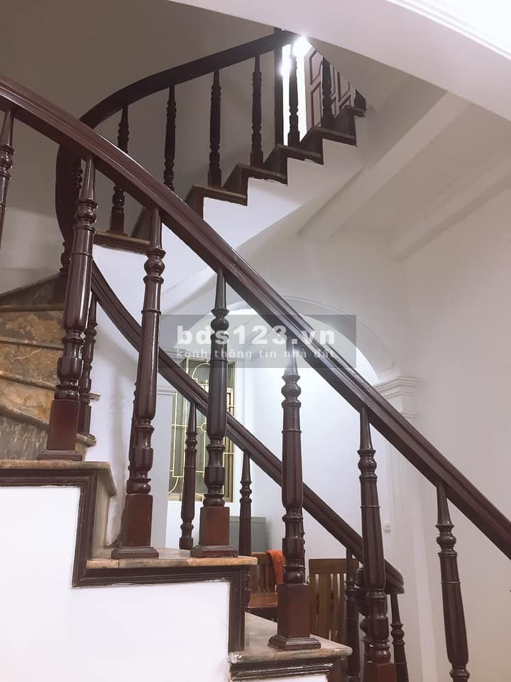 NHÀ PHÂN LÔ 3 MẶT THOÁNG Ô TÔ CÁCH NHÀ 20M.