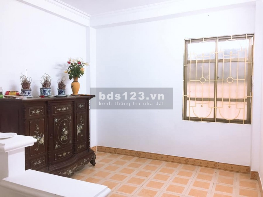 NHÀ PHÂN LÔ 3 MẶT THOÁNG Ô TÔ CÁCH NHÀ 20M.
