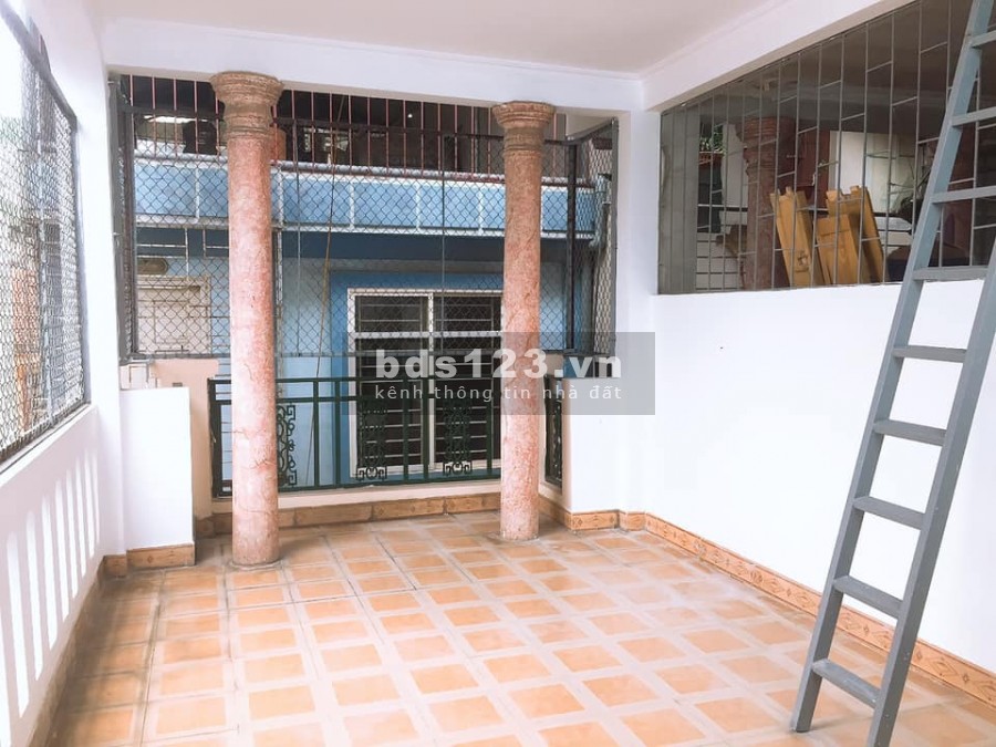 NHÀ PHÂN LÔ 3 MẶT THOÁNG Ô TÔ CÁCH NHÀ 20M.