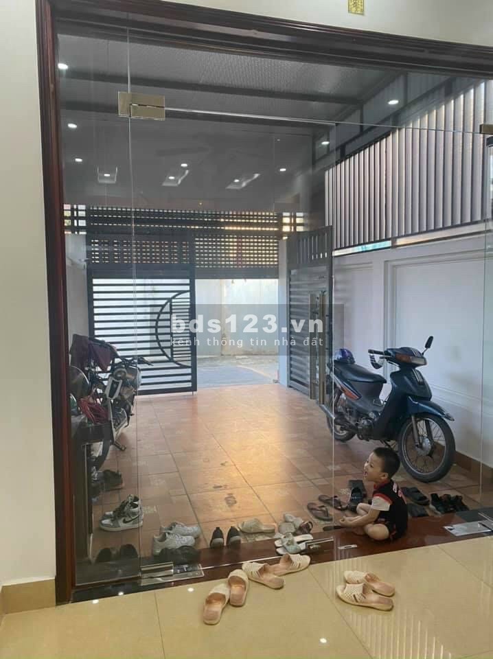 Cần bán nhà phố An Ninh, TP HD 3 tầng, 94.4m2, 4 ngủ, có sân cổng gara, chỉ 2 tỷ 750 tr