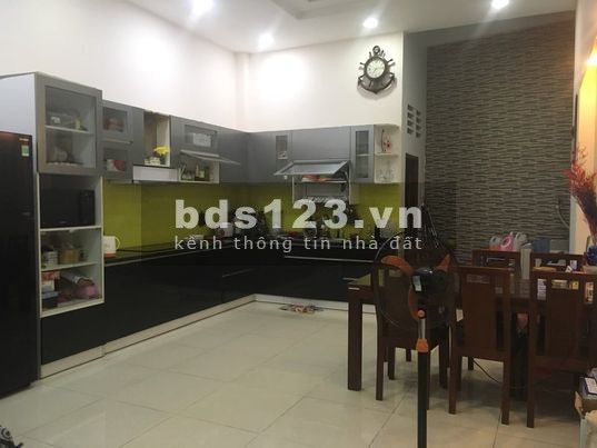 Siêu hiếm, cách mặt tiền ba bước chân, ngang khủng 4,55m dài 17.4 đầu đường Vườn Lài, quận Tân Phú giá chỉ còn 8.6 tỷ.