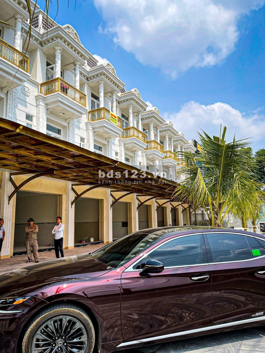 SHOPHOUSE PHÚ MỸ HIỆP 5.xx tỷ giáp 2 mặt tiền đường . Hạ tầng hoàn thiện