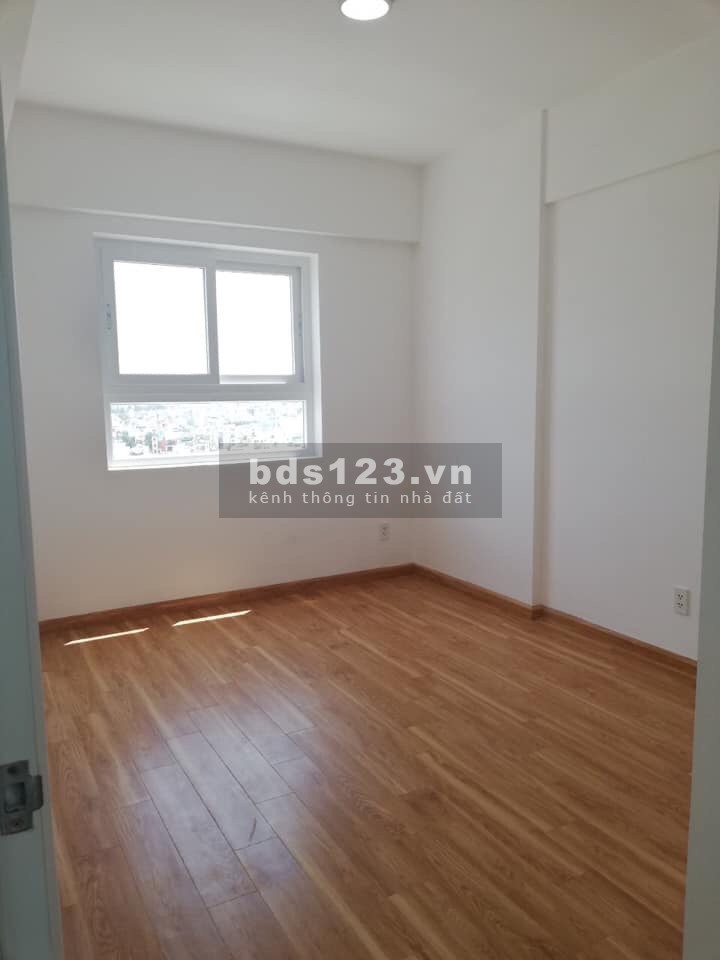 Tôi cần bán căn hộ Proser 65m2 2PN 2WC giá luôn VAT là 2.15 tỷ bao chi phí sang nhượng. Ngân hàng hỗ trợ 70% giá bán