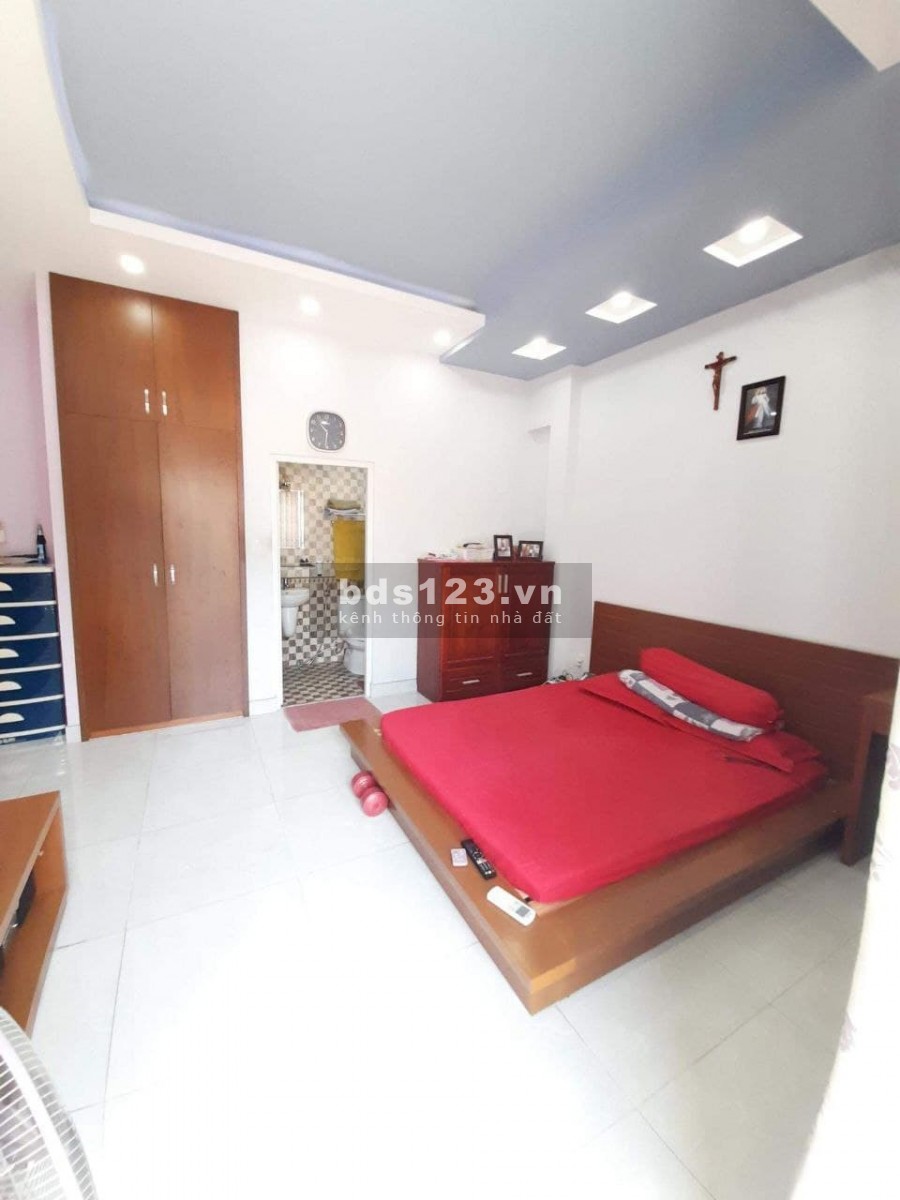 Nhà MT siêu trung tâm, siêu rẻ, DT: 36m2, Lạc Long Quân, Tân Bình, giá chỉ 3.8 tỷ TL