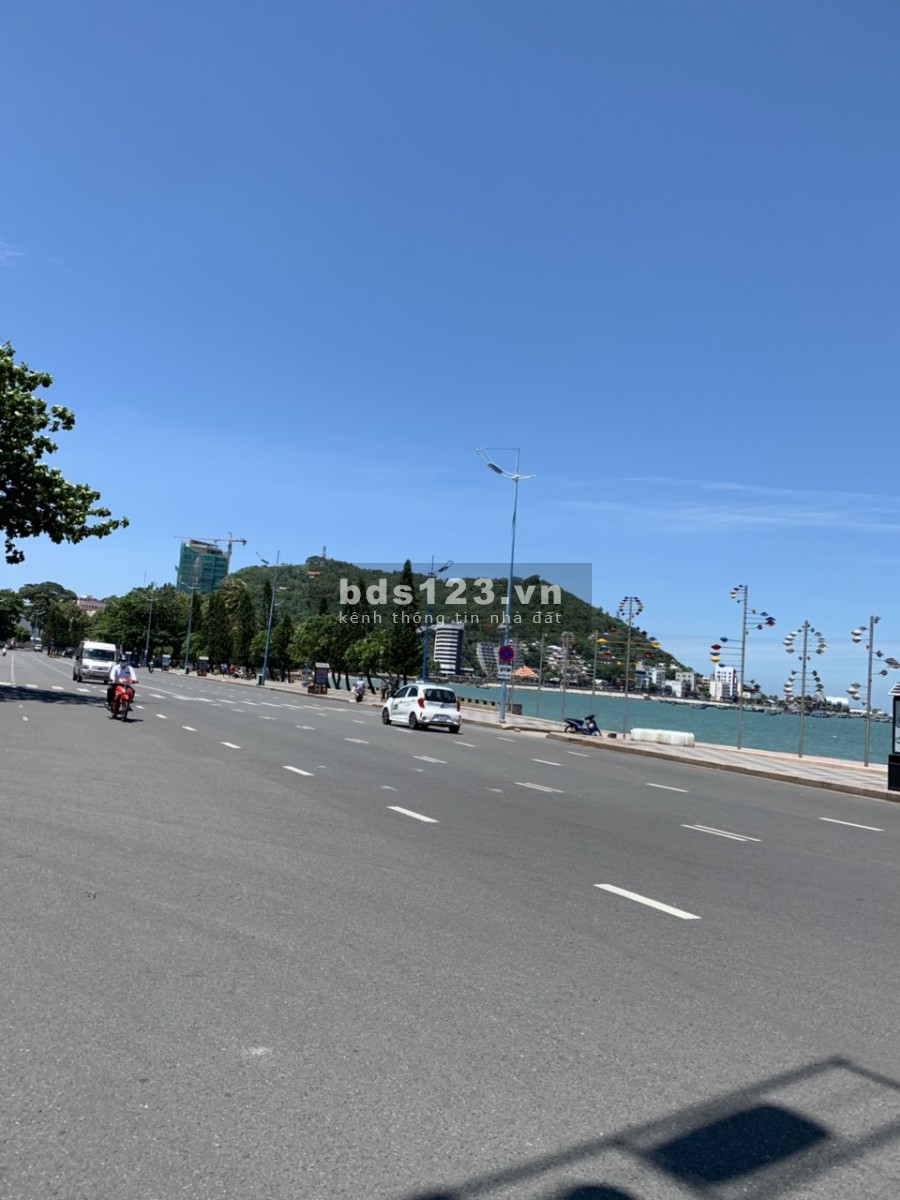 Bán đất diện tích 4000m2 mặt tiền đường Trần Phú, phường 5