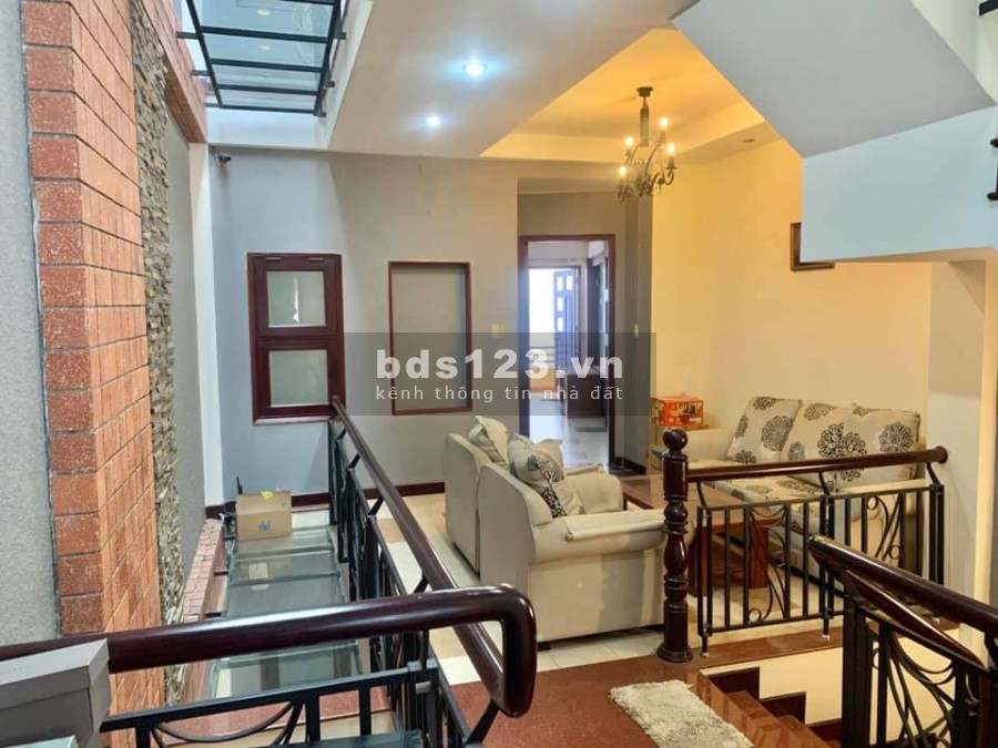 Bán Nhà Phố Đường Tăng Bạt Hổ Trung Tâm Quận Bình Thạnh. DT: 102m2. LH: 0932155399.