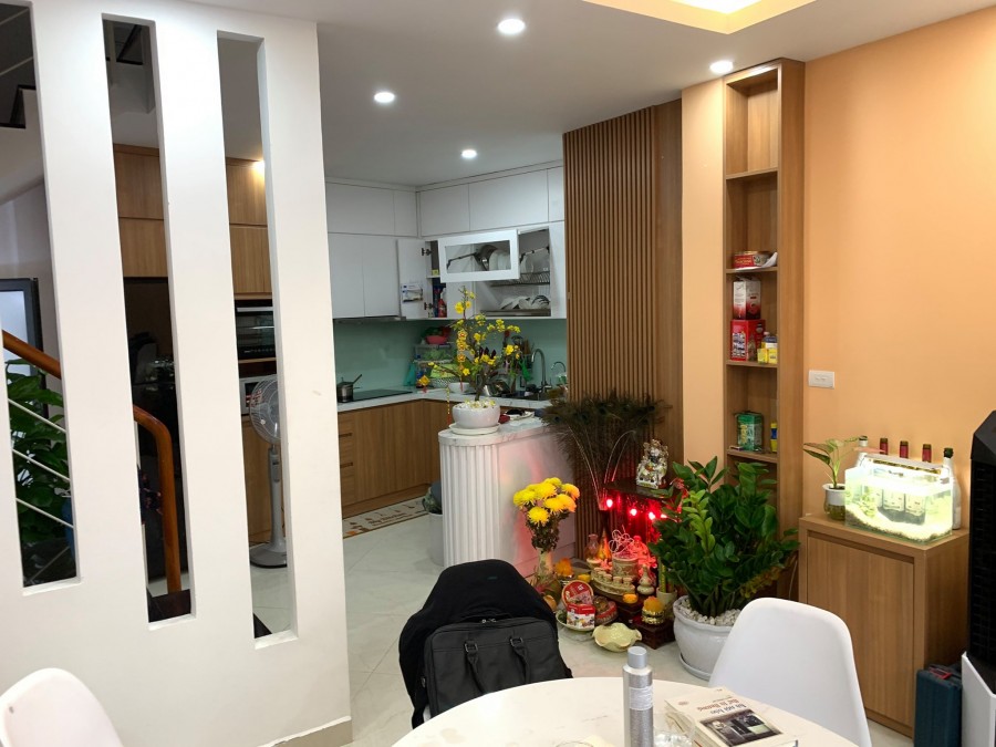 Cần bán gấp nhà Nguyễn Chính quận Hoàng Mai– DT 40m x 4 tầng giá 2,95 tỷ- Ngõ rộng thoáng – Ô tô đỗ cổng nhà