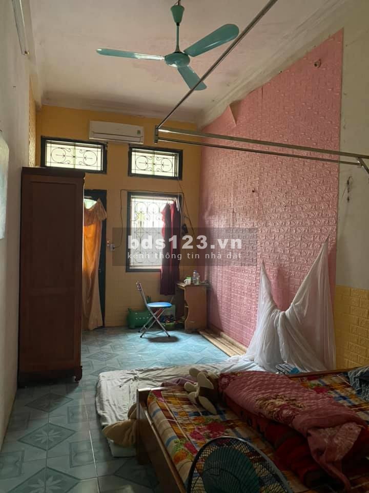 Chính chủ cần bấn nhà Lý Sơn Long Biên 50/81m2 3t 3.3m 3.35 tỷ.