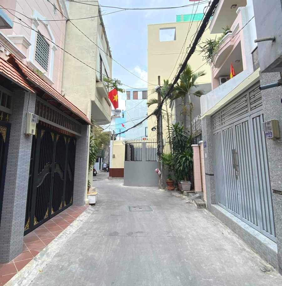 Bán gấp nhà hẻm Cầm Bá Thước, Phú Nhuận, thích hợp đầu tư, 101m2, 2 tầng BTCT, 4PN + 4WC, chỉ 60tr/m2.