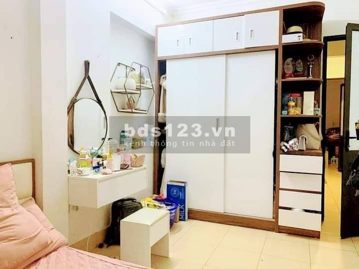Nhà bán Tôn Thất Tùng, Đống Đa, phố VIP KD. DT 33m2. Giá 3.6 tỷ