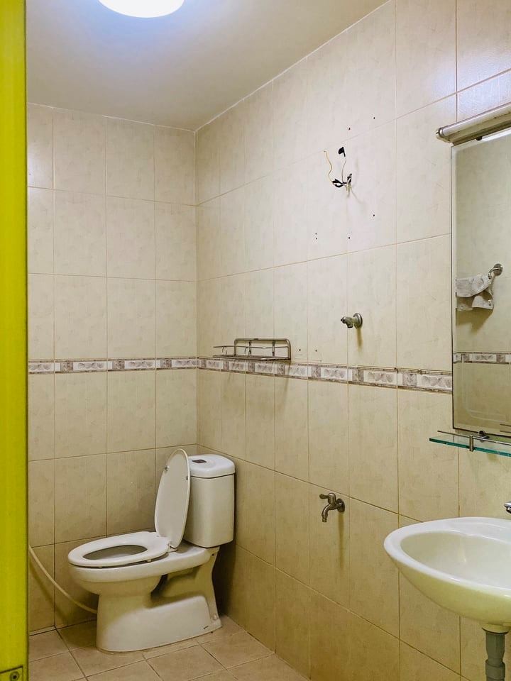 Bán gấp nhà hẻm Cầm Bá Thước, Phú Nhuận, thích hợp đầu tư, 101m2, 2 tầng BTCT, 4PN + 4WC, chỉ 60tr/m2.