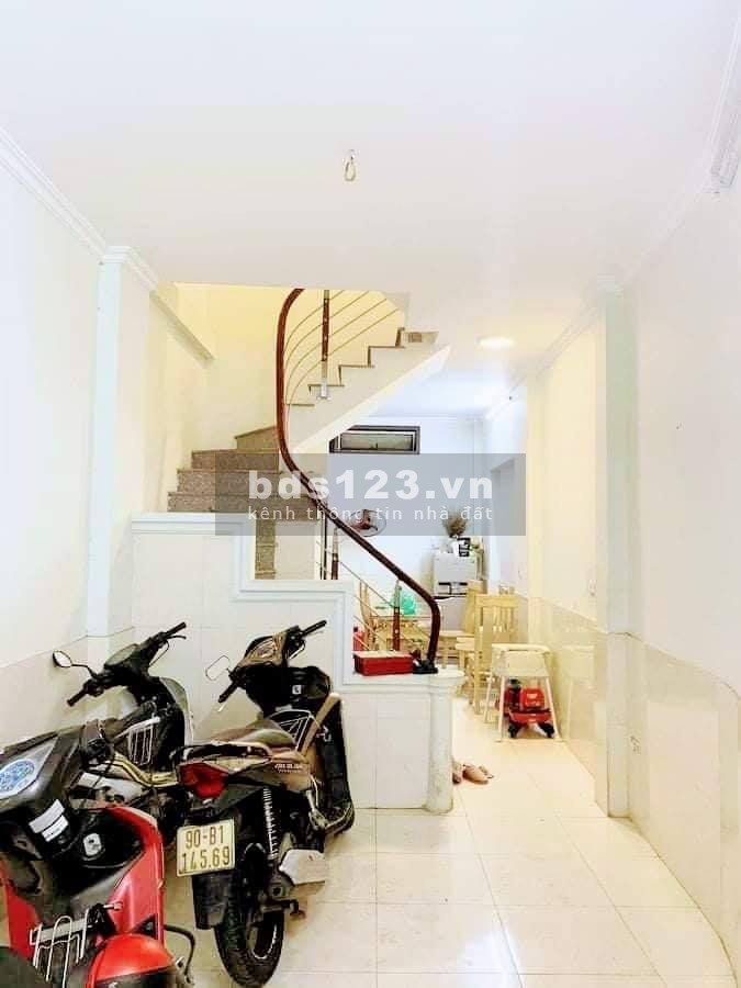Nhà bán Tôn Thất Tùng, Đống Đa, phố VIP KD. DT 33m2. Giá 3.6 tỷ