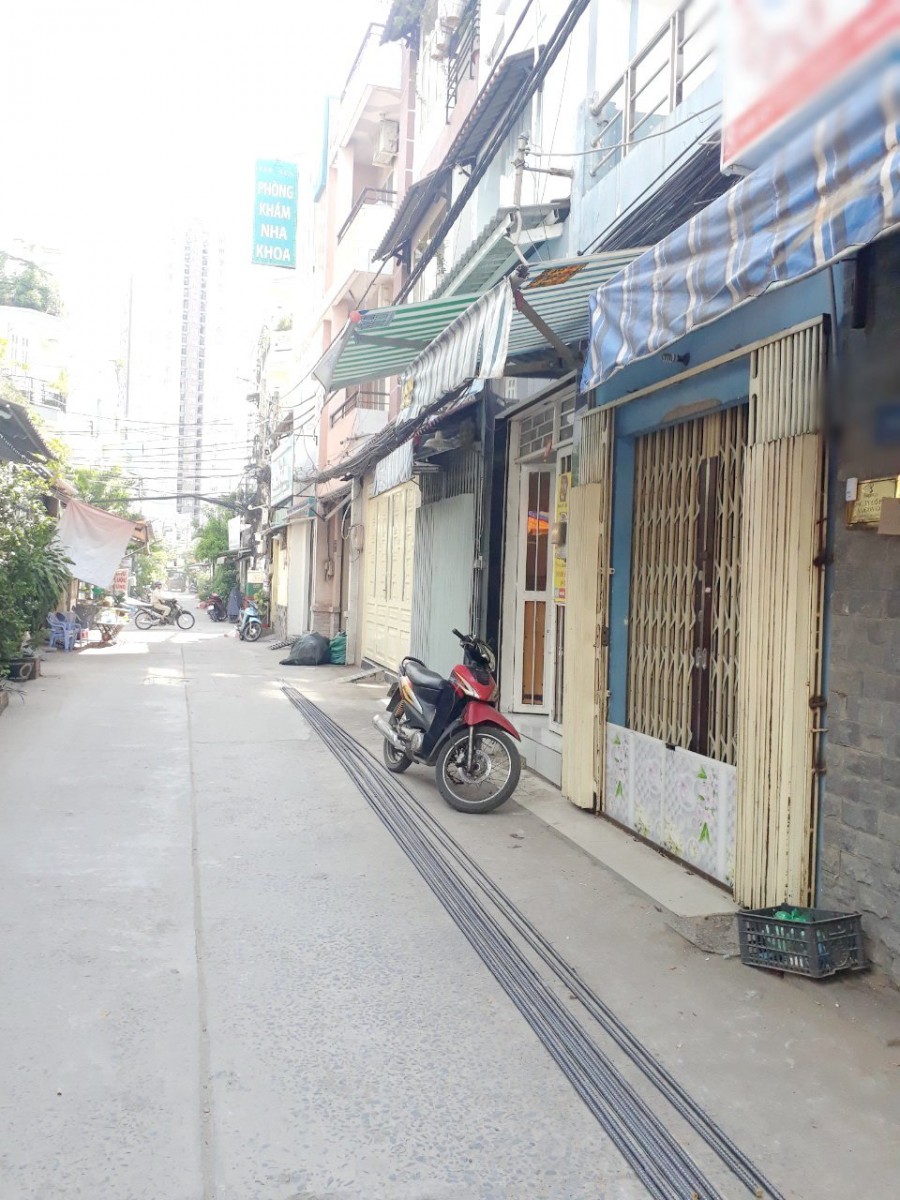 Cho thuê nhà 2 lầu mặt tiền hẻm 141 đường Tám Danh P4 Q8