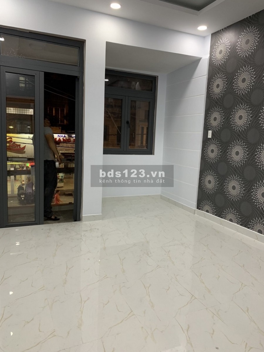 Bán nhà 40m2, 1 lầu, MT đường Âu Dương Lân, P3Q8