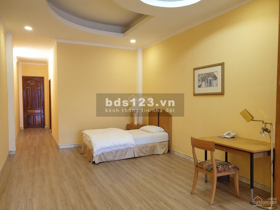 Cho thuê nhà MT đường Hoa Sứ Phú Nhuận cách siêu thị copmat 40 mét - Có 12 phòng, 12 máy lạnh, 12 bình nước nóng lạnh. 13 toiiet, tầng trệt trống suốt