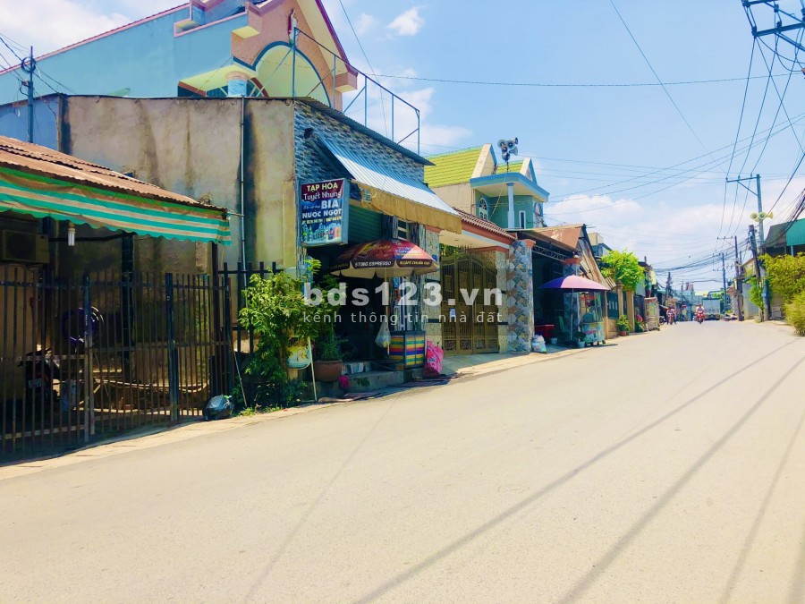 Đất Hiếm ngang 40 dài 40 ngay cổng khu CN phước Bình, SHR