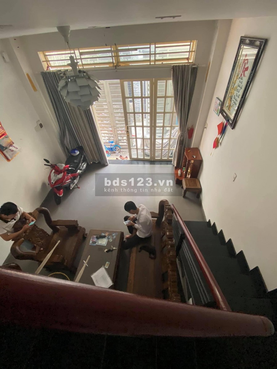 Bán nhà cách MT Tân Sơn Nhì 2 căn, P.TSN, Tân Phú, 2 tầng .Dt: 4.4x 13.6, 6.95 tỷ