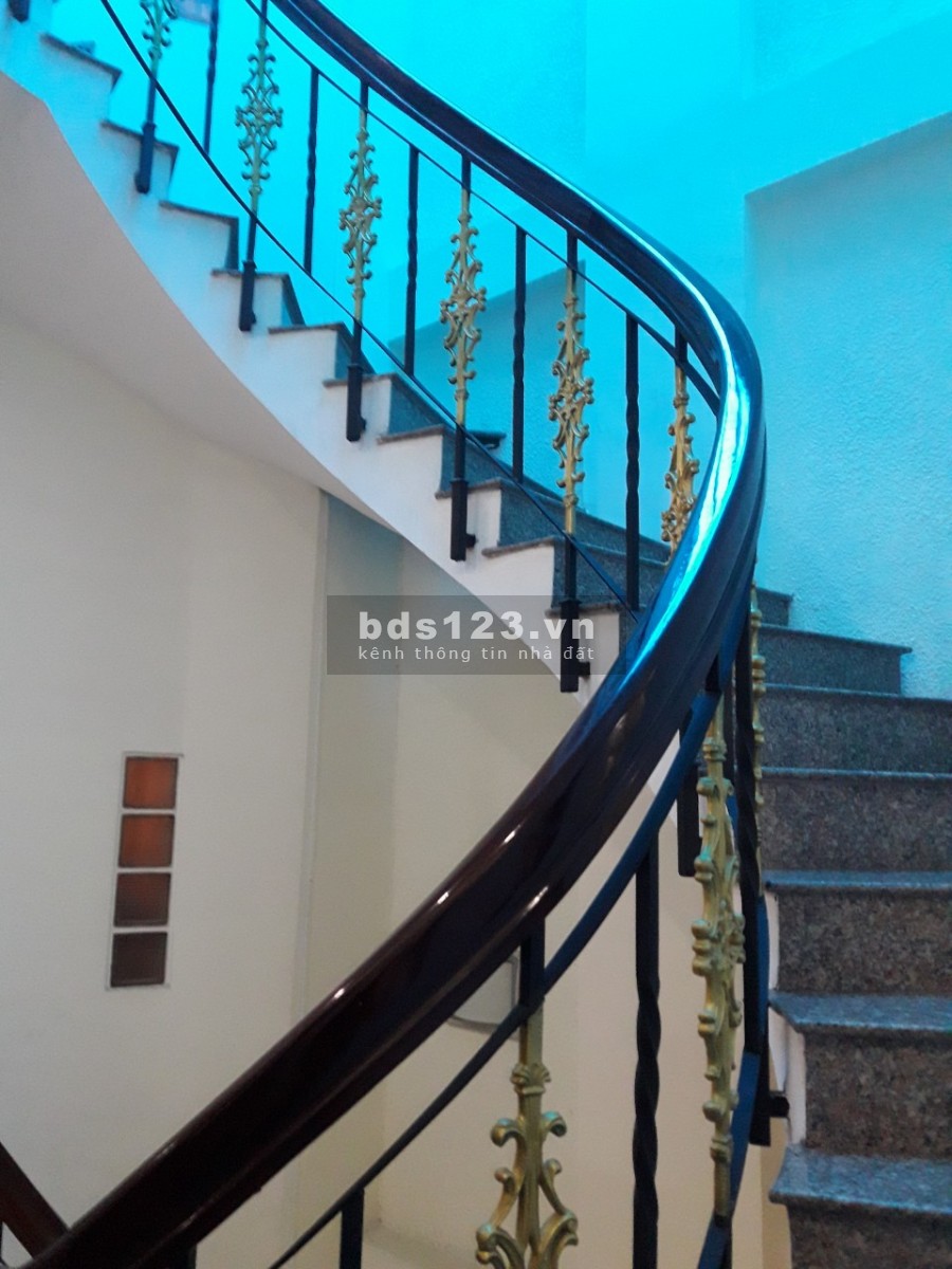 Biệt thự cho thuê nguyên căn MT đường Trần Khánh Dư Quận 1 - Có 8 phòng diện tích 8.5x20m giá 58tr/tháng bao thuế (nhà như hình)