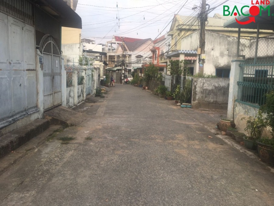 Nhà Tam Hòa 154m2 sổ riêng thổ cư, đường 2 xe hơi tránh nhau, gần giáo xứ Trinh Vương