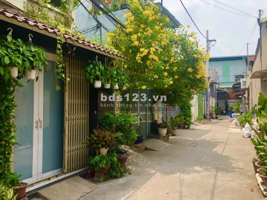 Cần tiền bán gấp căn nhà cấp 4, 75m2, đường Nguyễn Thị Búp, quận 12, SHR, giá 960tr