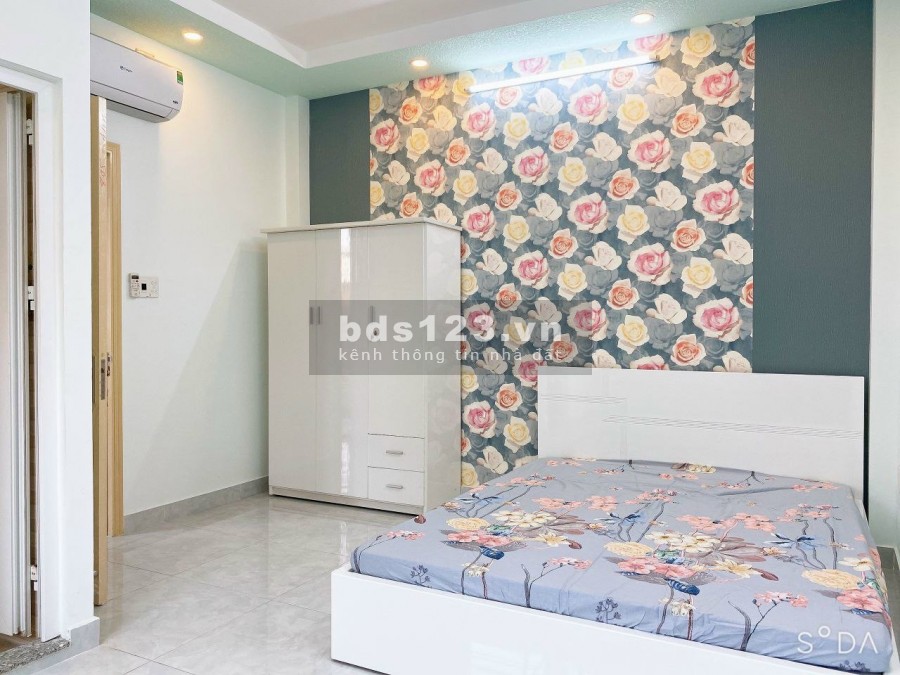 Cho thuê nhà MT đường Hoa Sứ Phú Nhuận cách siêu thị copmat 40 mét - Có 12 phòng, 12 máy lạnh, 12 bình nước nóng lạnh. 13 toiiet, tầng trệt trống suốt