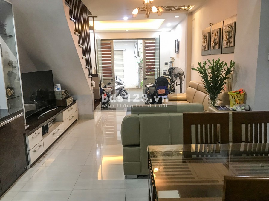 Mình bán căn nhà phố 162 Nguyễn Văn Cừ