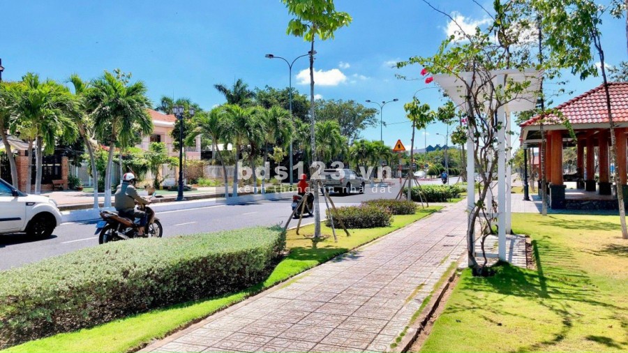 BÁN GẤP lô đất 15x60m thổ cư 100% MT đường Tôn Đức Thắng khúc Lạc Hồng Gía 33 TỶ